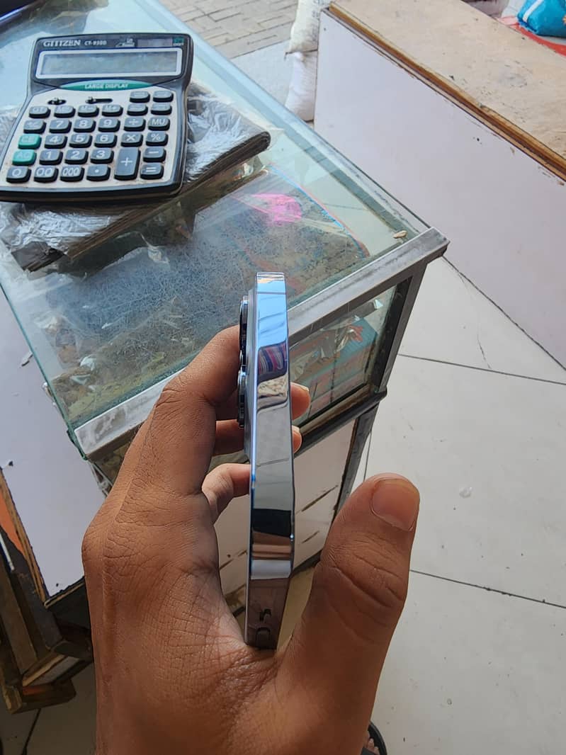 Apple iPhone 13 Pro Max 4