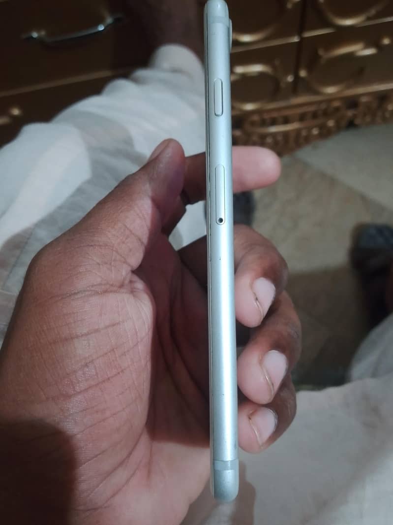 Apple iPhone 7 3