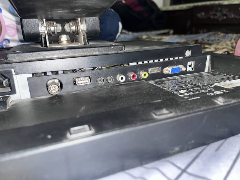 LCD with Cable support 3