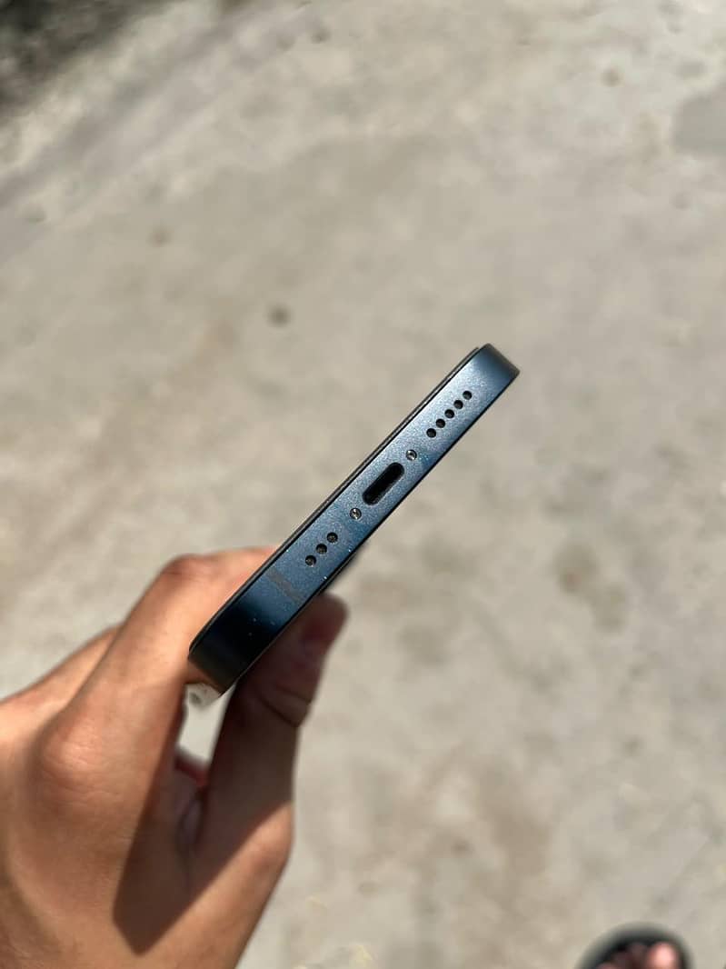IPhone 13 With Box 2