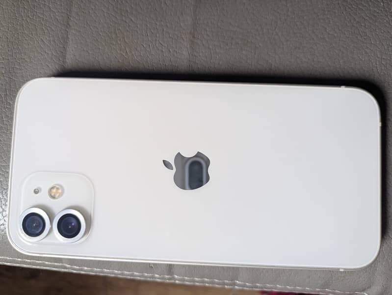 Apple iPhone 12 4
