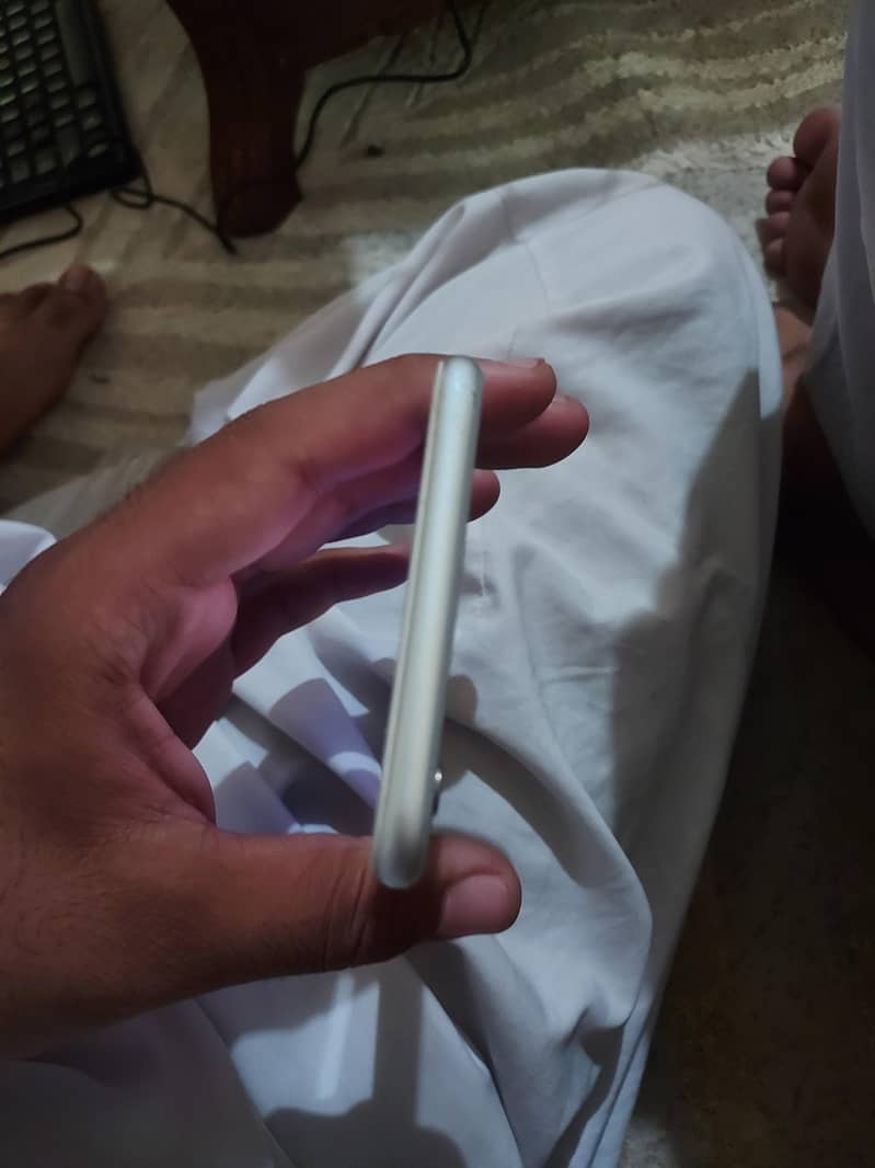 Apple iPhone 6S Plus 4