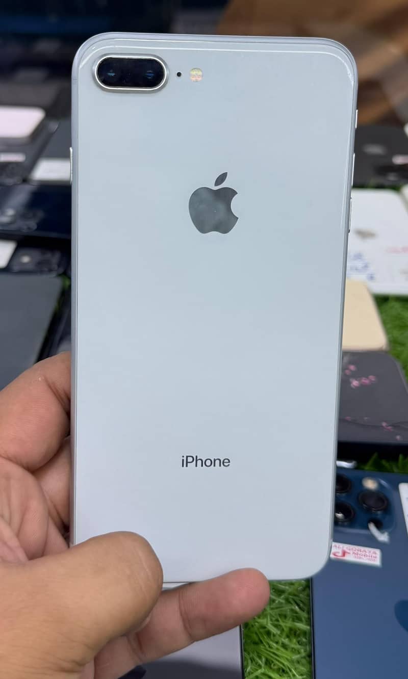 Apple iPhone 8 Plus 0