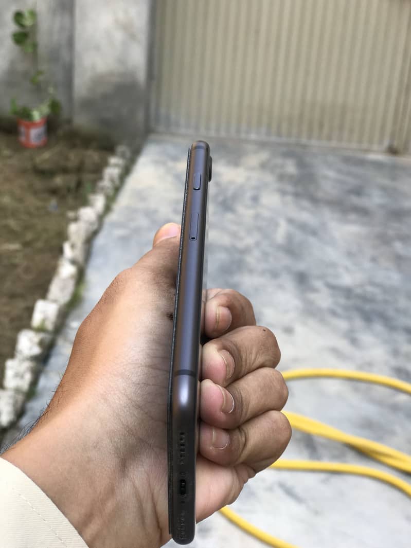 Apple iPhone 8 1