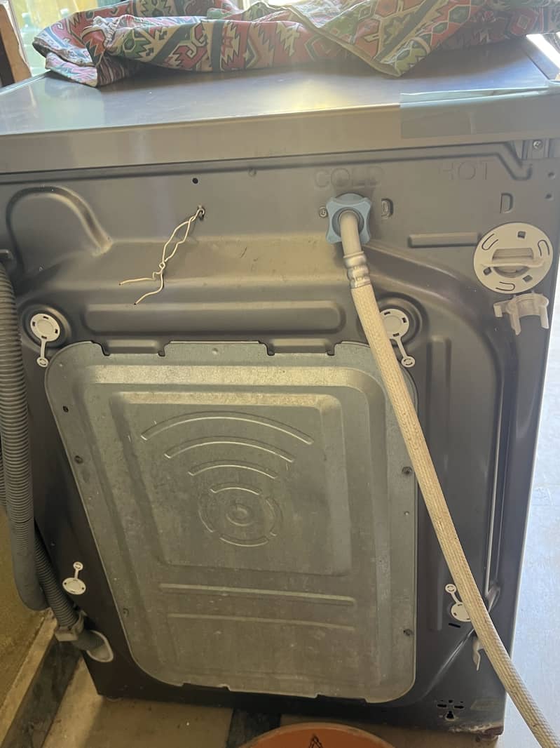 LG Fully Automatic Washer/Dryer 4