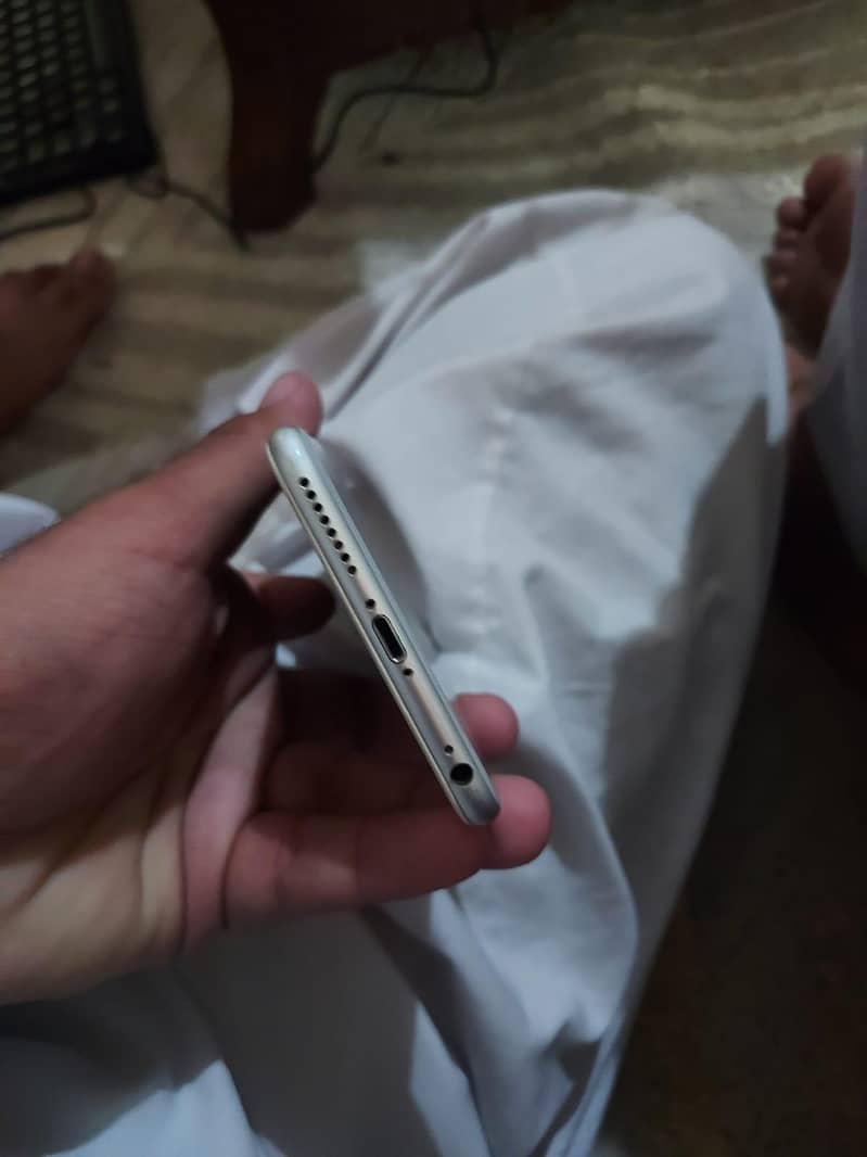 Apple iPhone 6S Plus 4