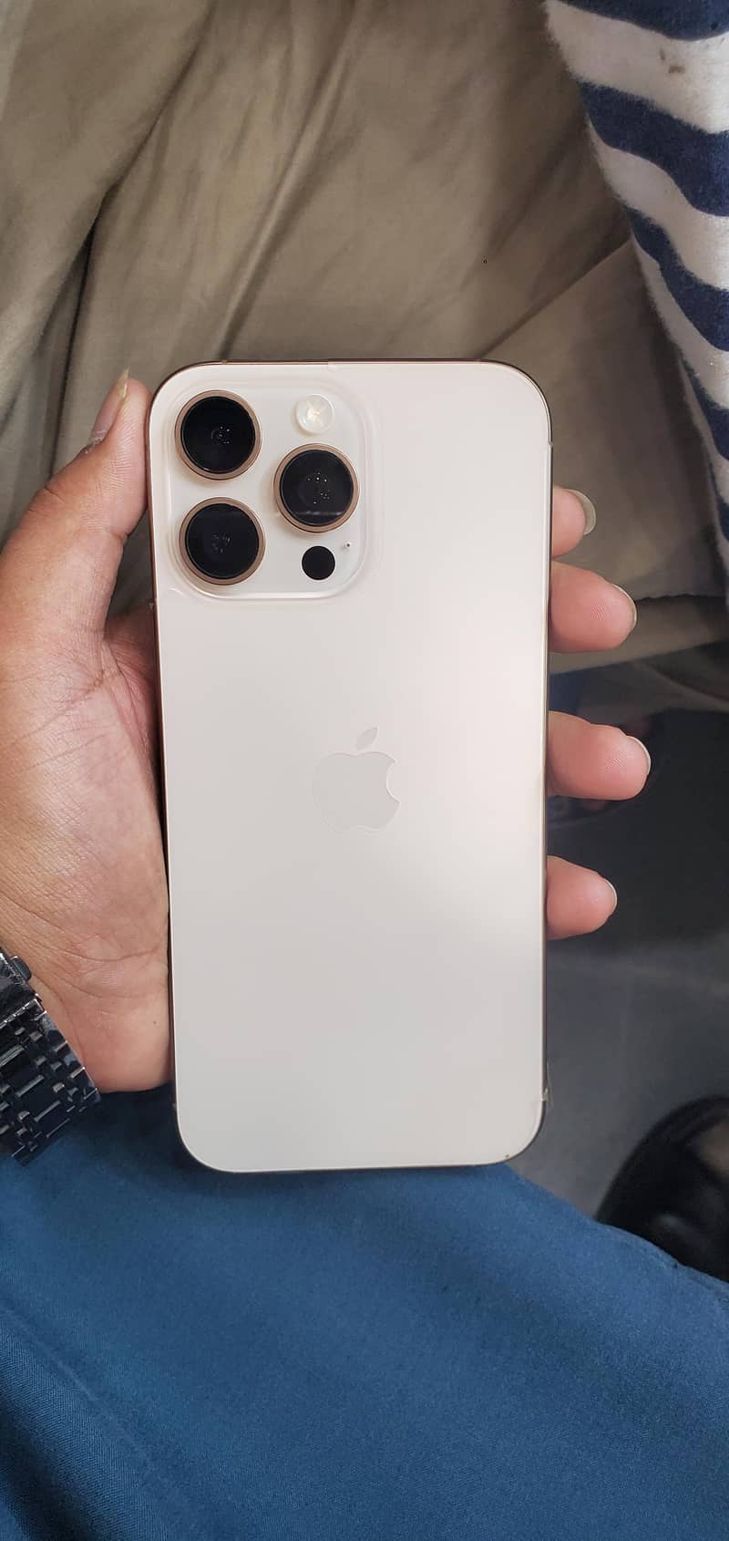 Apple iPhone 16 Pro Max 1