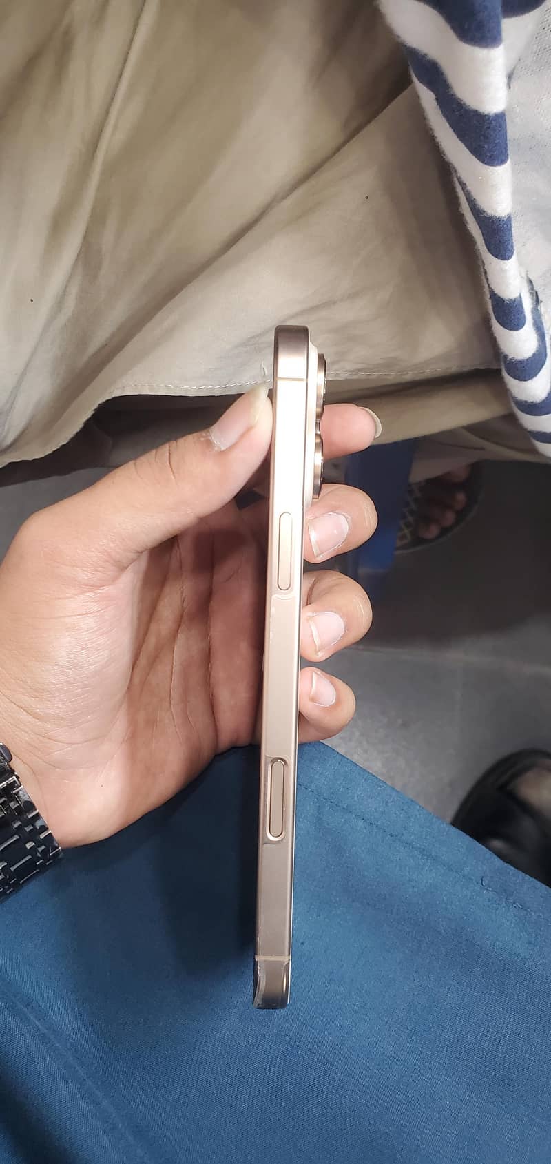Apple iPhone 16 Pro Max 2