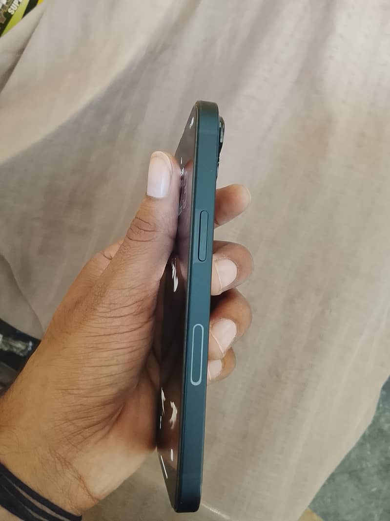 Apple iPhone 13 1