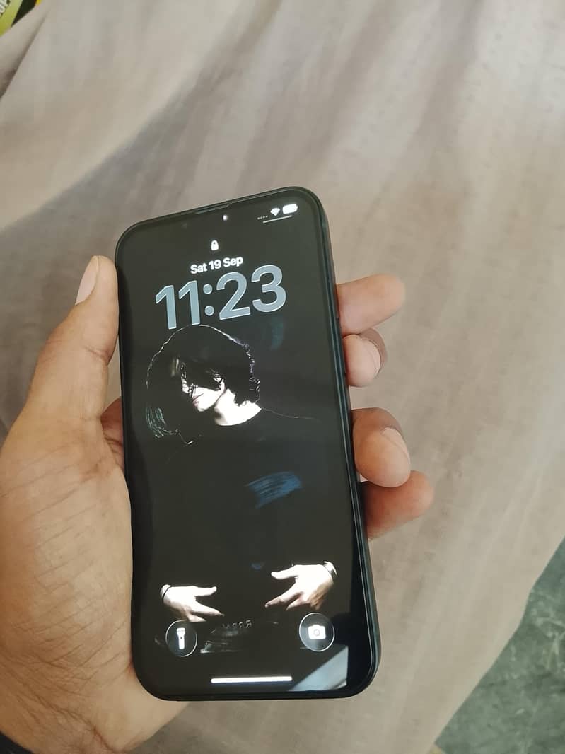 Apple iPhone 13 5