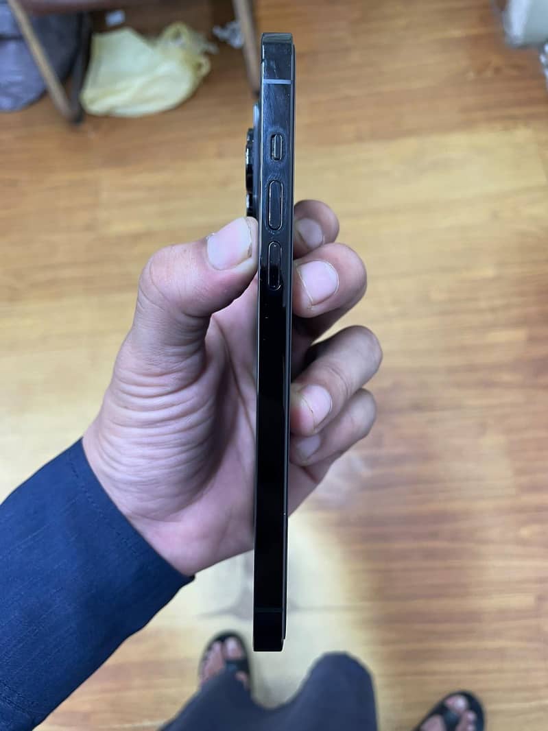 Apple iPhone 14 Pro Max 3
