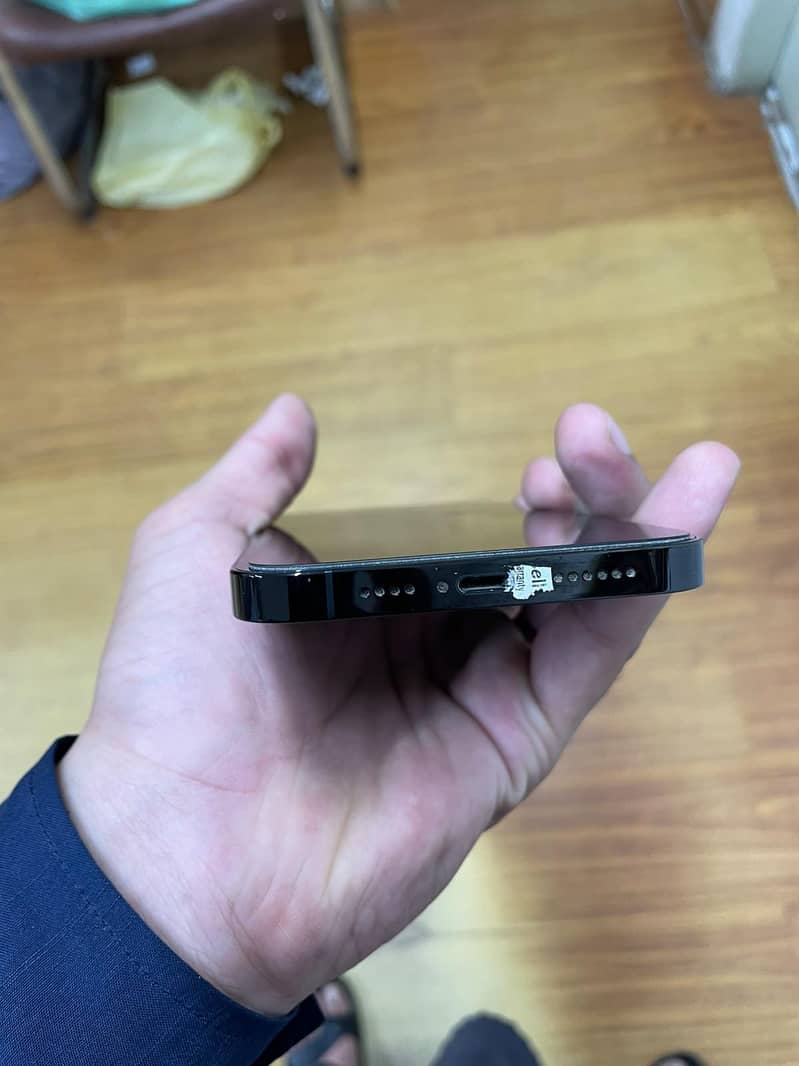 Apple iPhone 14 Pro Max 4