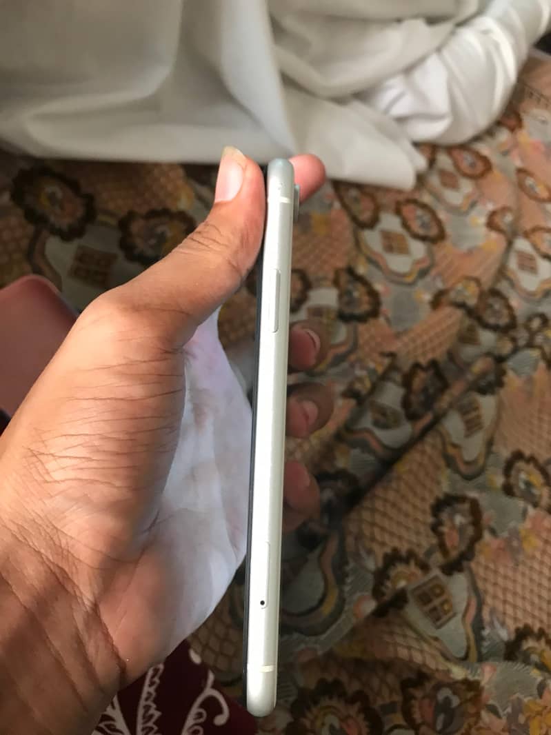 iPhone XR 2