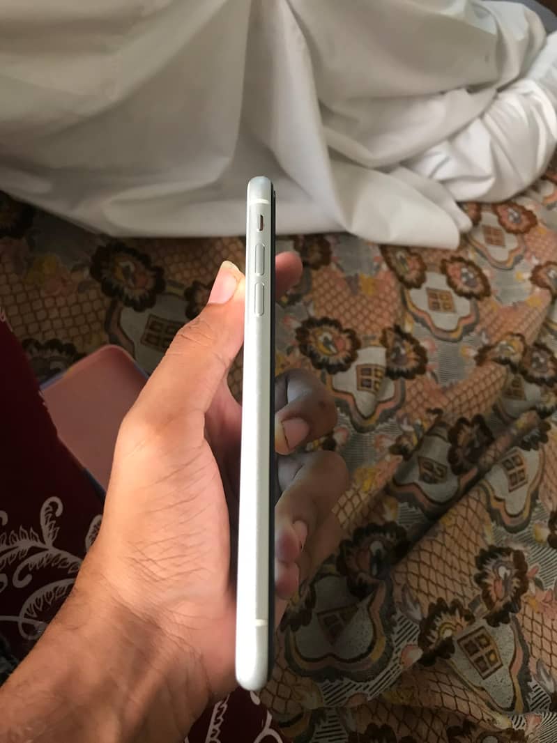 iPhone XR 3
