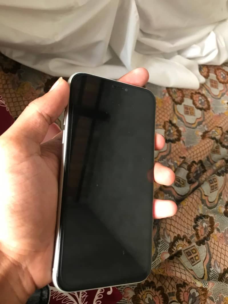 iPhone XR 1