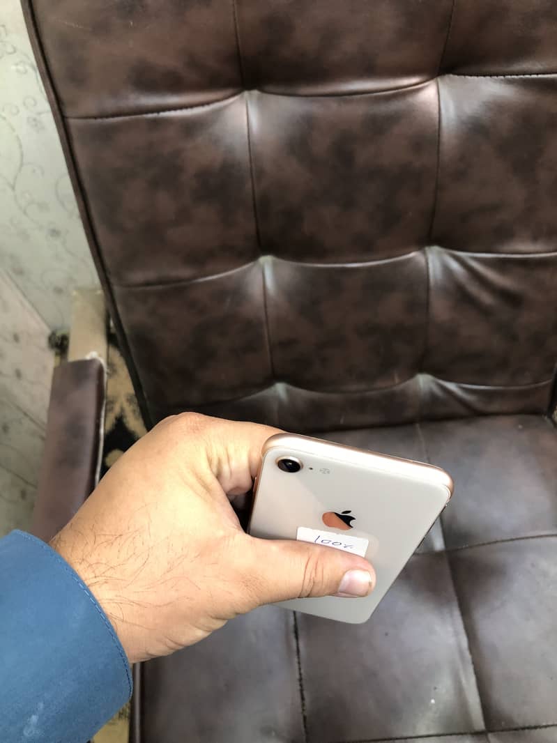 Apple iPhone 8 3