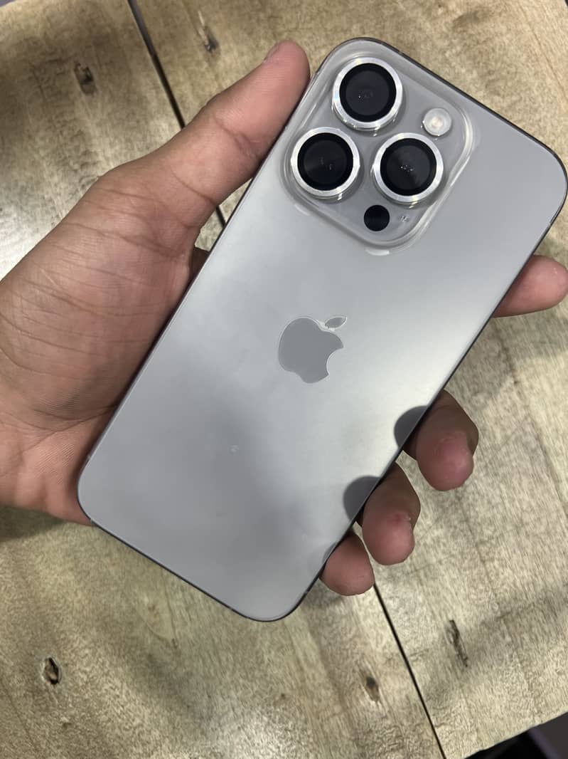 Apple iPhone 15 Pro 0