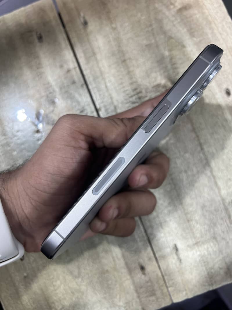 Apple iPhone 15 Pro 2
