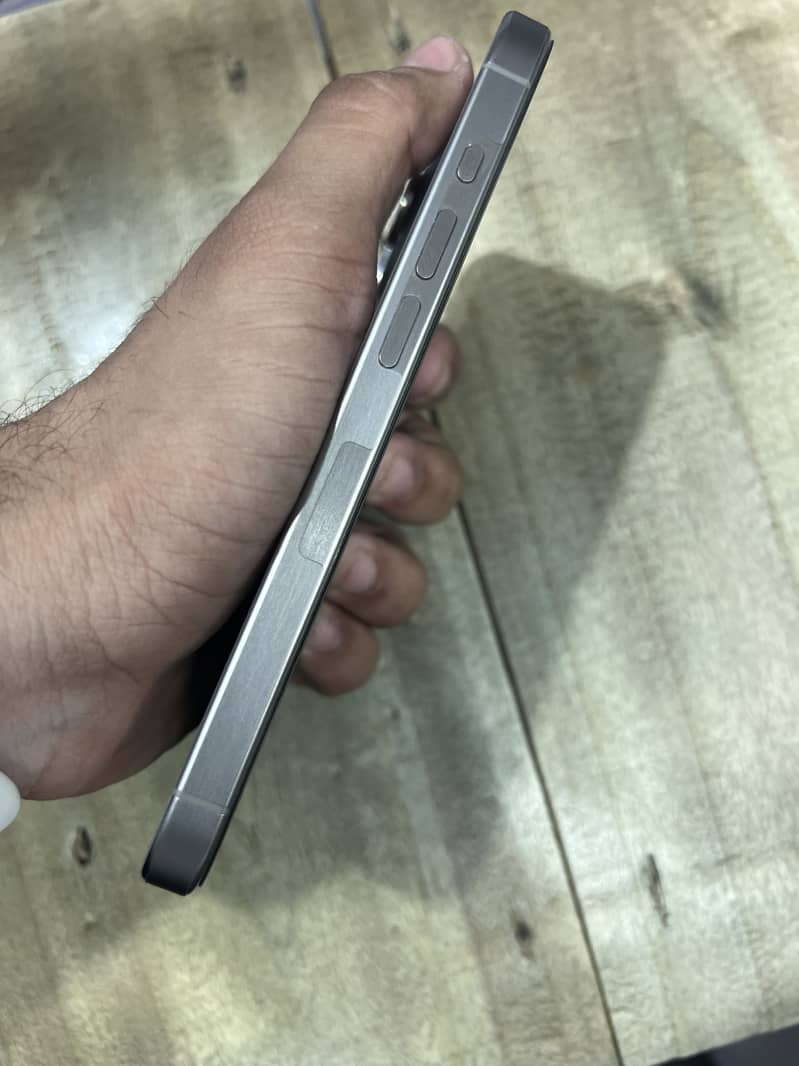 Apple iPhone 15 Pro 3