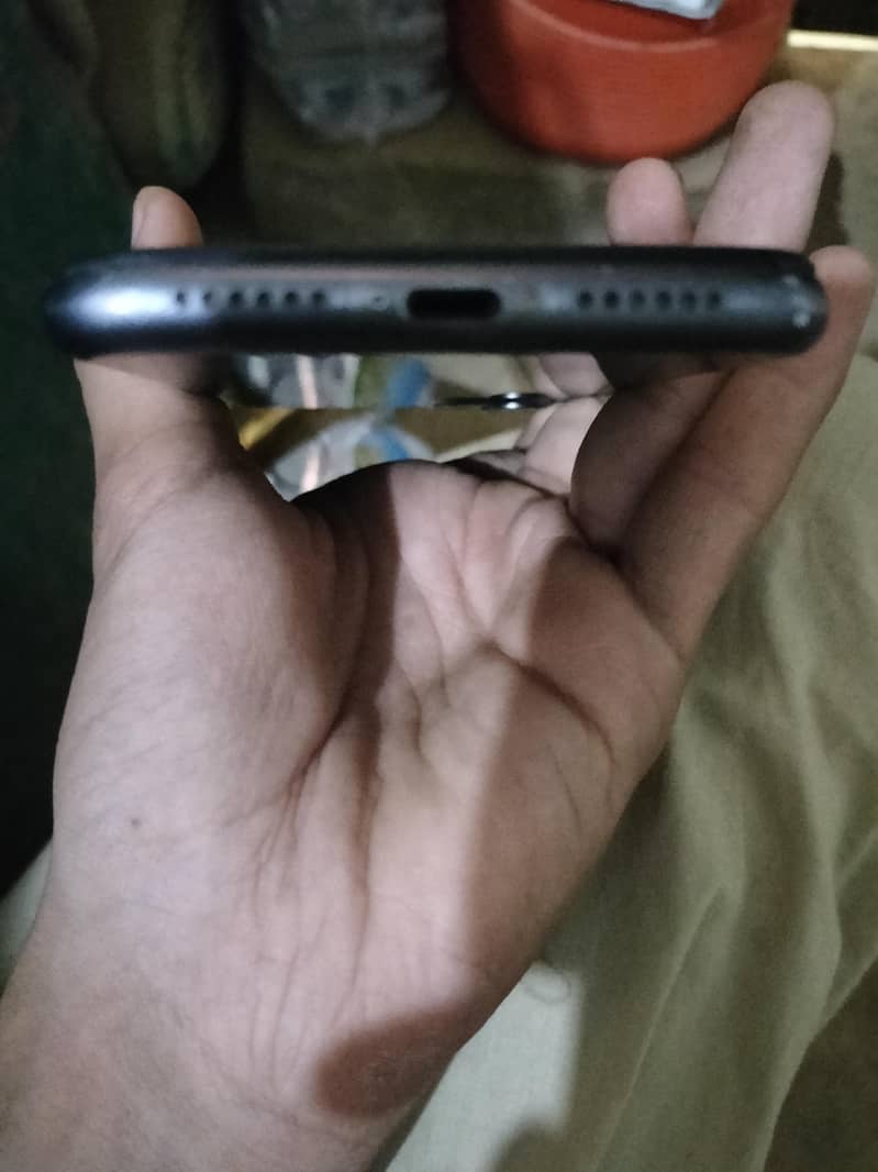 Apple iPhone 11 3