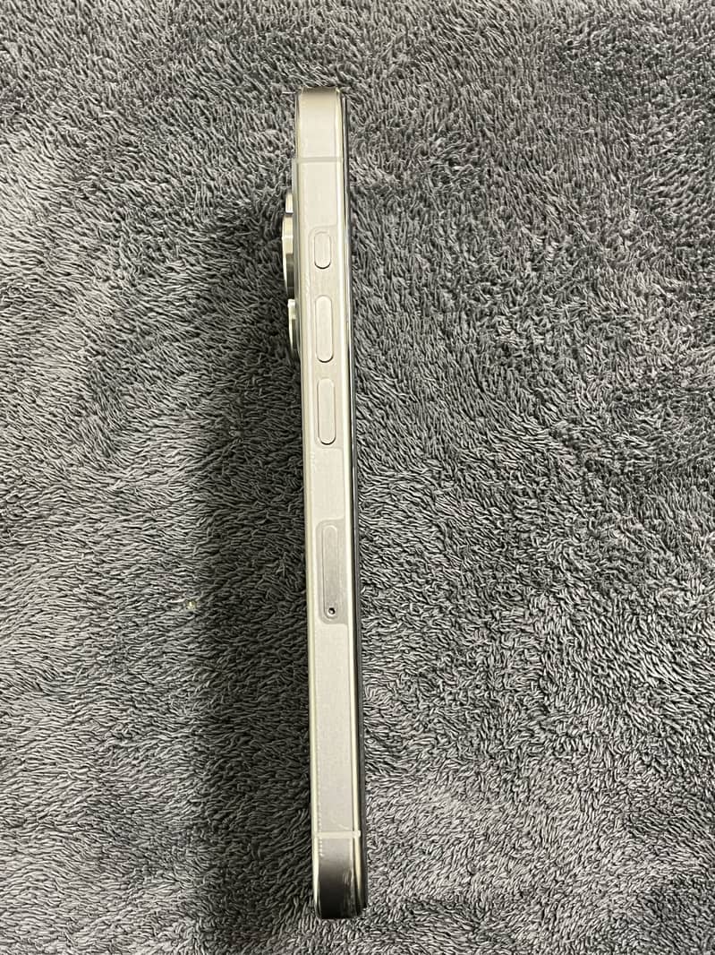 Apple iPhone 15 Pro 3
