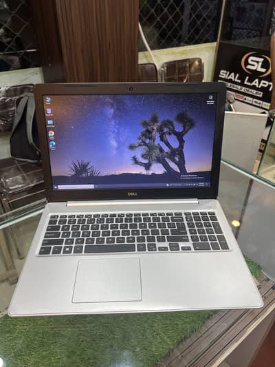 Dell Core i7-8th Gen RAM 8GB RAM SSD 256GB Radeon 4GB Card 15.6 FHD