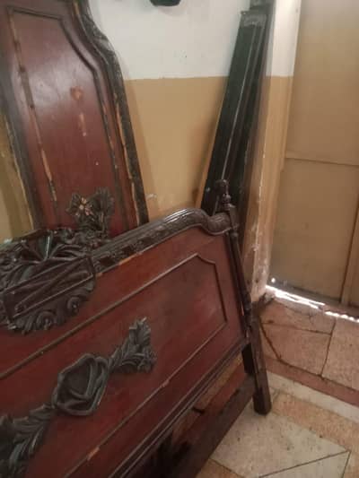 urgent sale karna ha only bed ha matres nahi ha