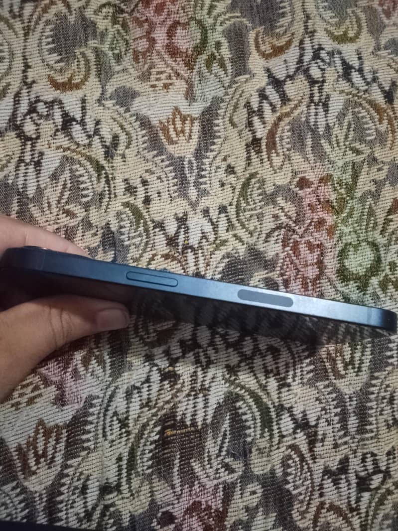 Apple iPhone 13 2