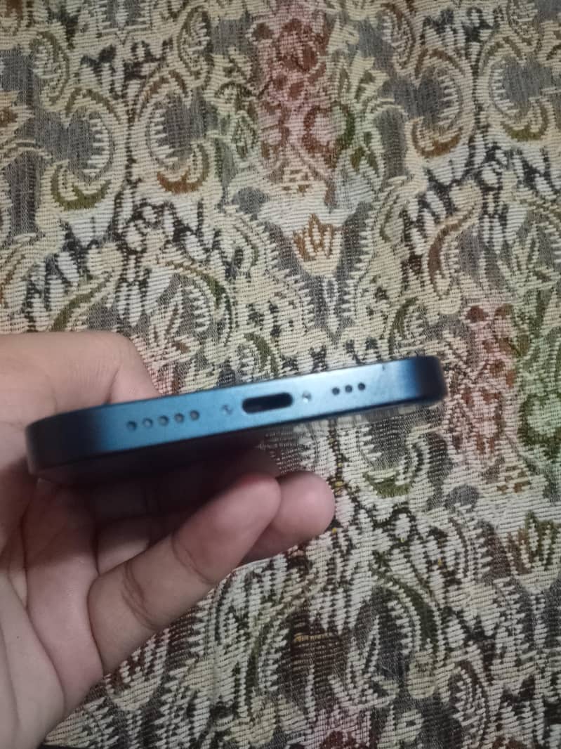 Apple iPhone 13 3