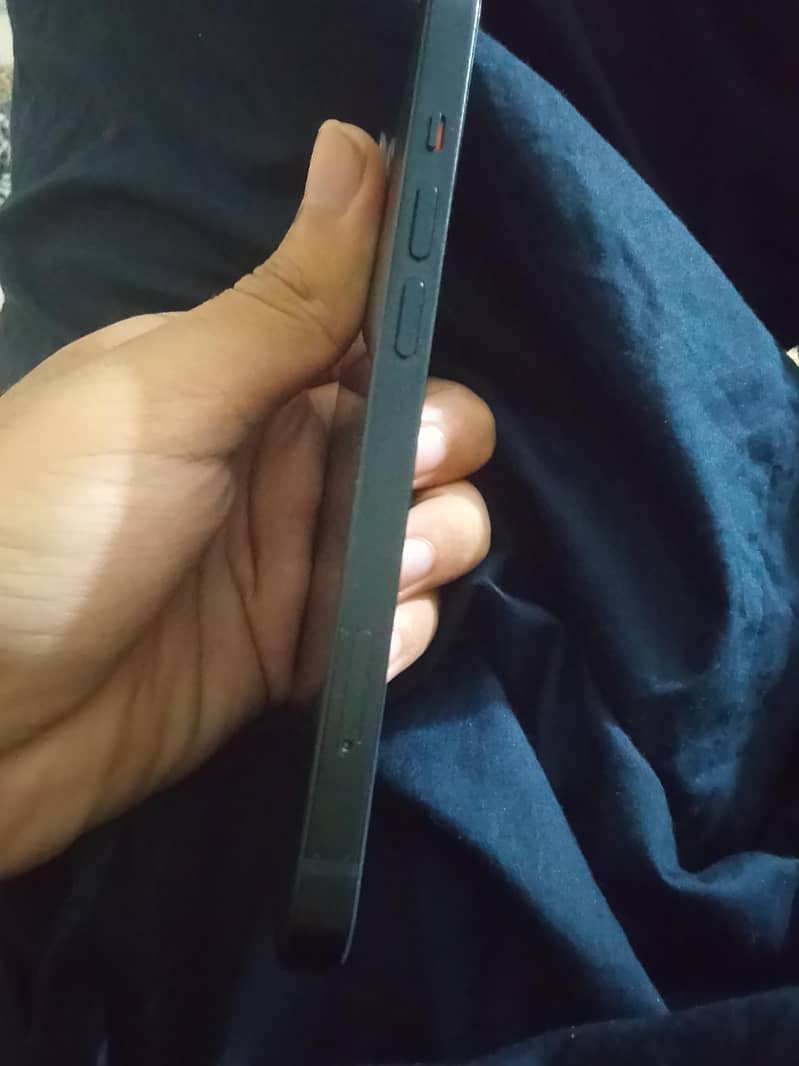 Apple iPhone 13 5