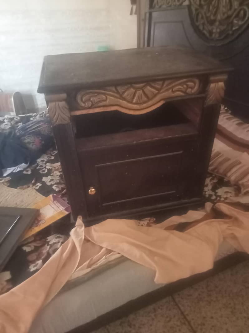 bed 2 side table dressing 3