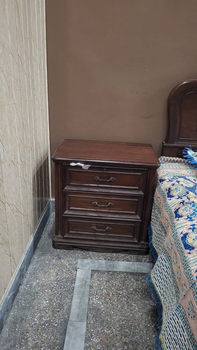 Bed dressing and sidetable 1