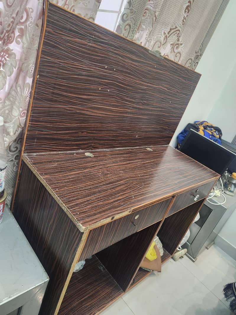 table in best condition 0