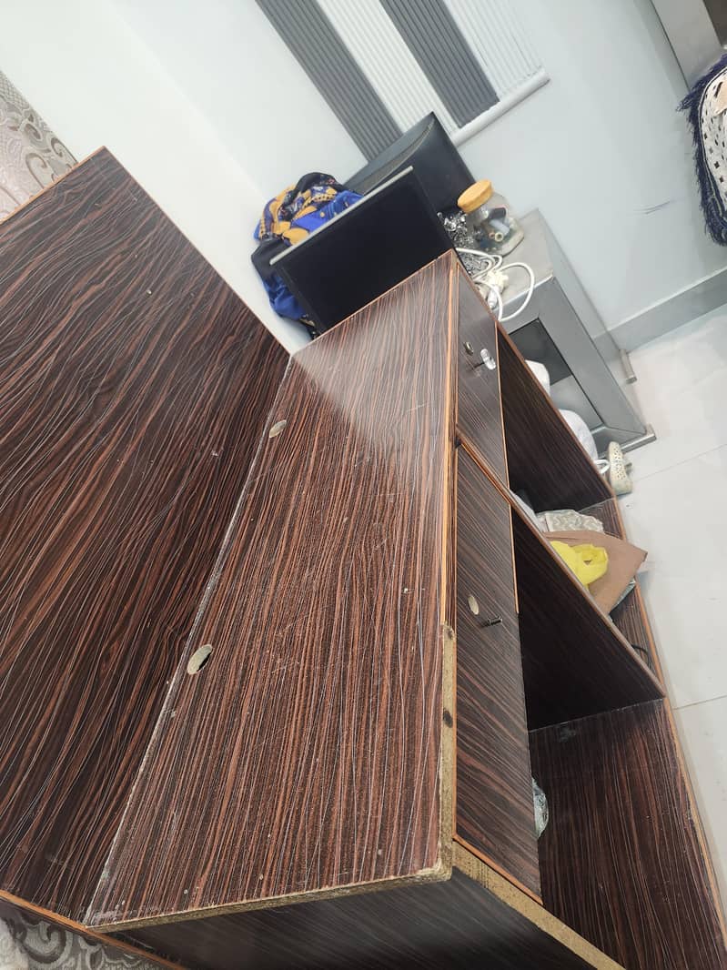 table in best condition 1