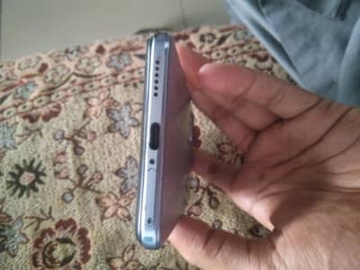 Vivo V21
