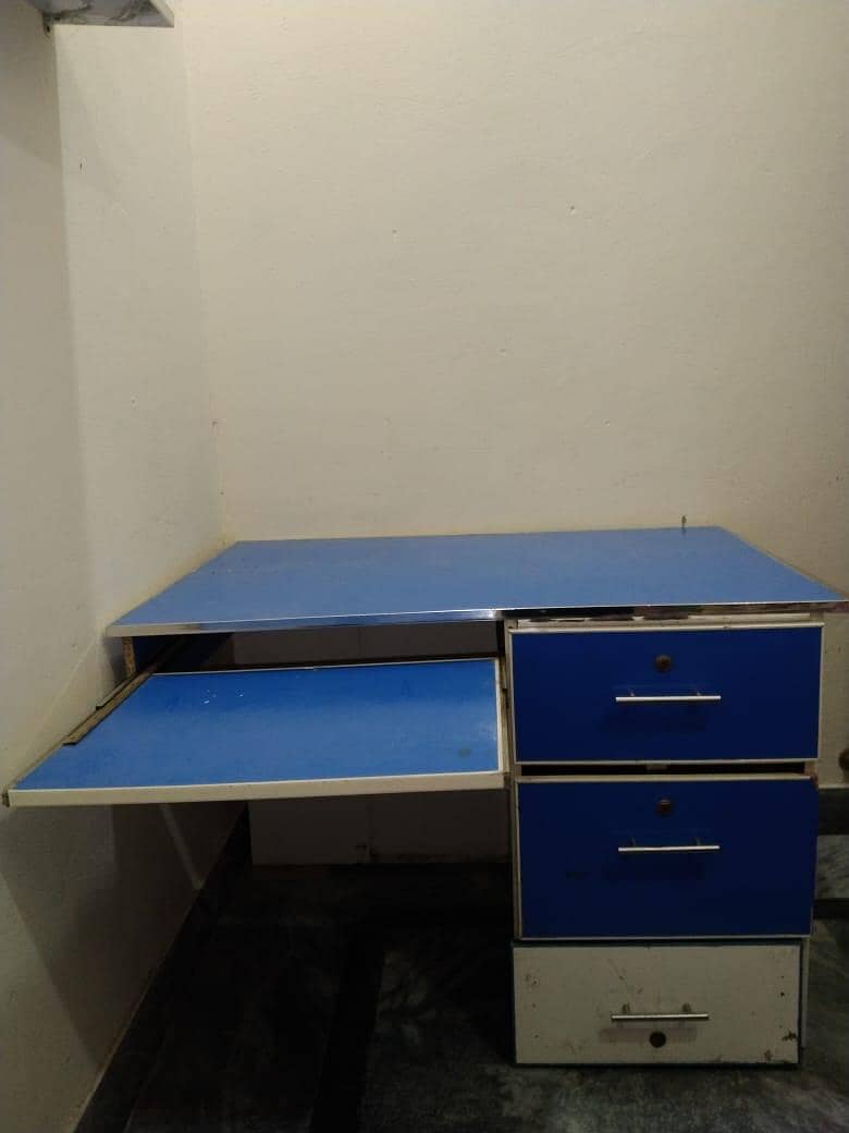 computer Table and also used for study table 0