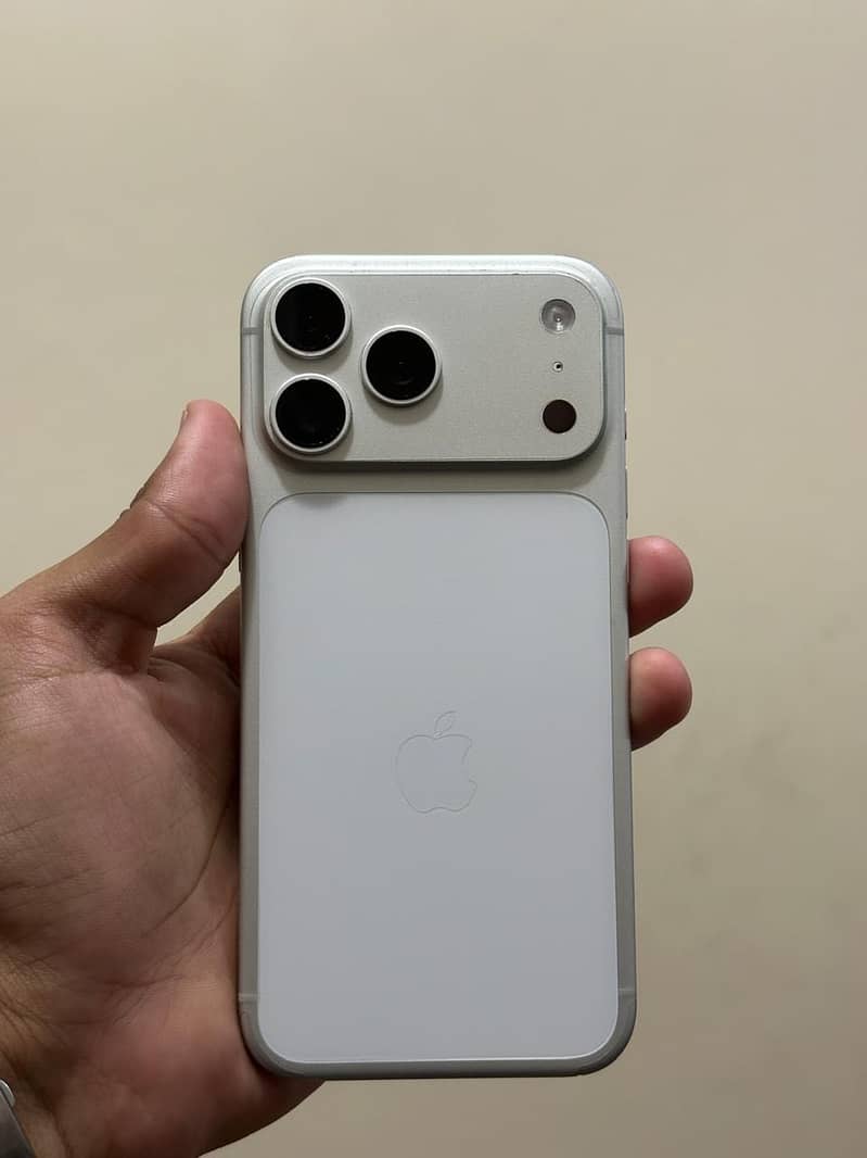 Apple iPhone 17 Pro Max 2