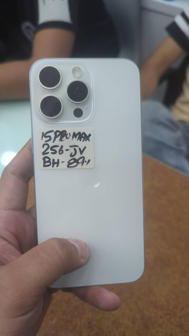 Apple iPhone 15 Pro Max 3