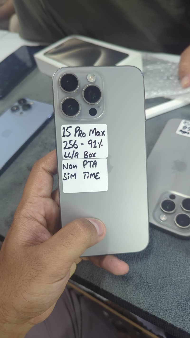 Apple iPhone 15 Pro Max 17