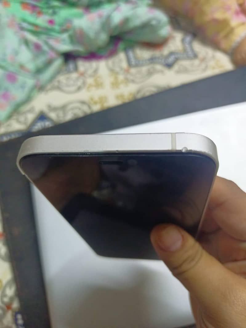 Apple iPhone 12 4