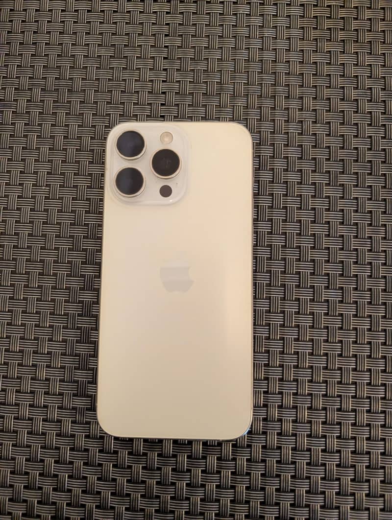 Apple iPhone 15 Pro Max 0