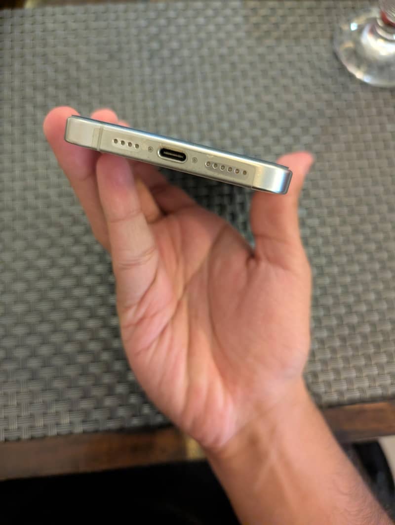 Apple iPhone 15 Pro Max 3