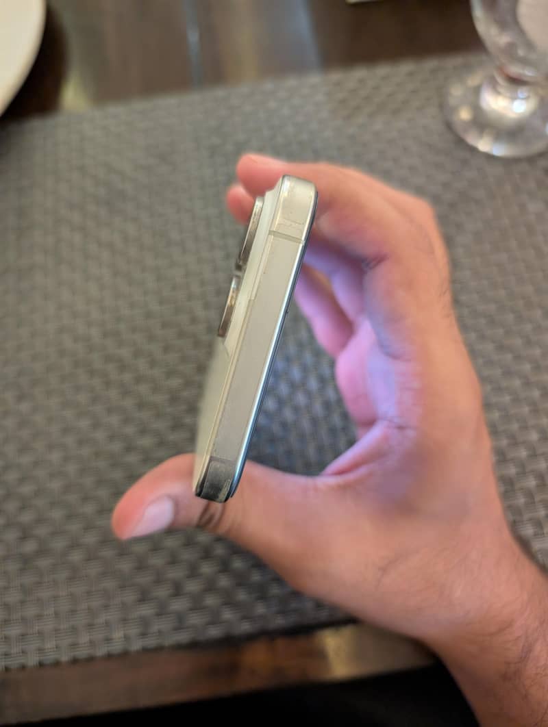 Apple iPhone 15 Pro Max 4