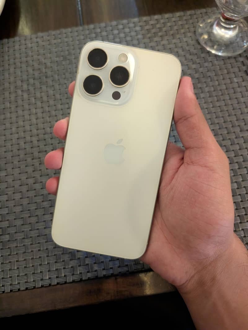 Apple iPhone 15 Pro Max 5