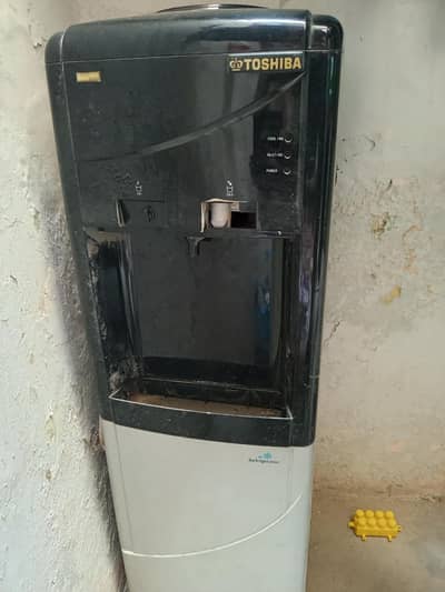 water dispenser in running condition available for sale