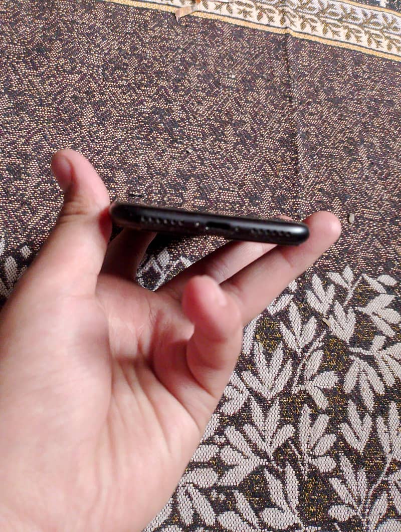 Apple iPhone 7 2