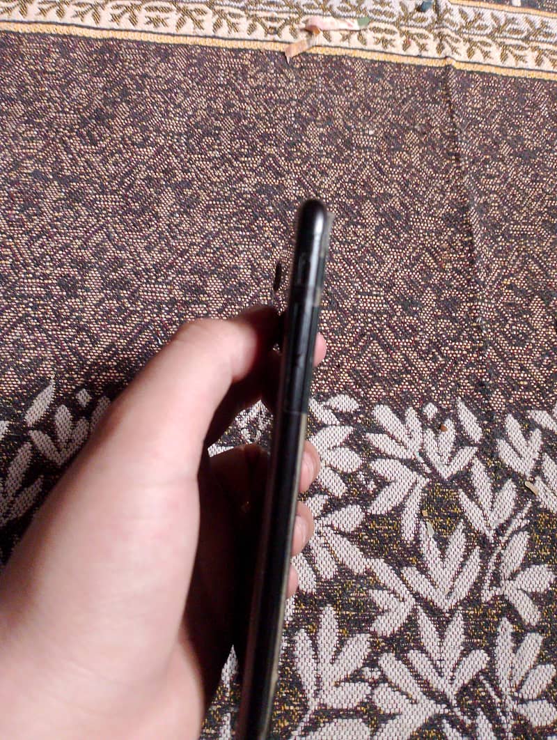 Apple iPhone 7 3