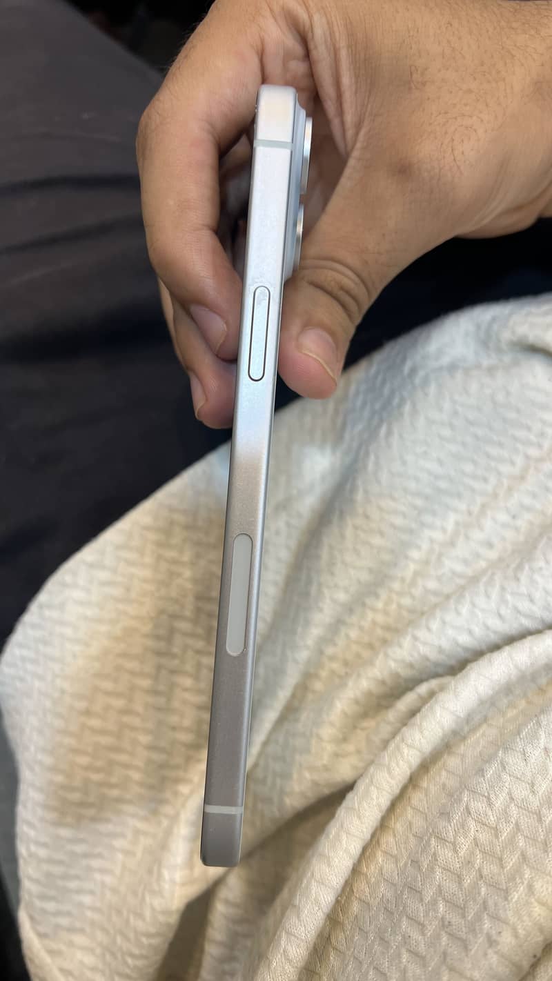Apple iPhone 15 plus 2