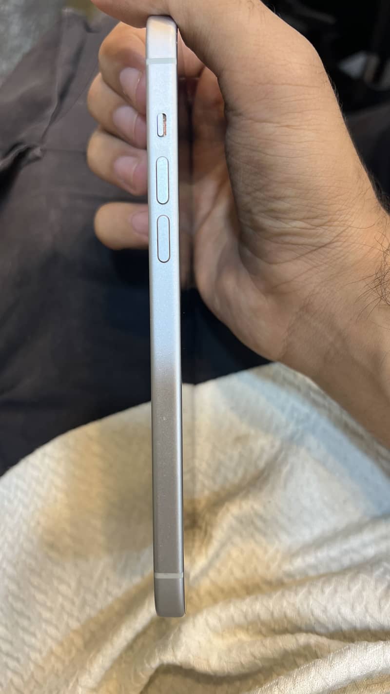 Apple iPhone 15 plus 4
