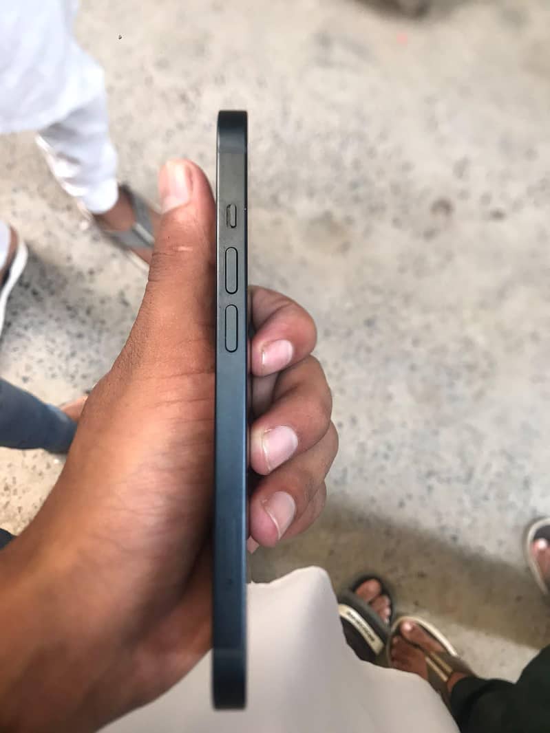 Apple iPhone 13 2
